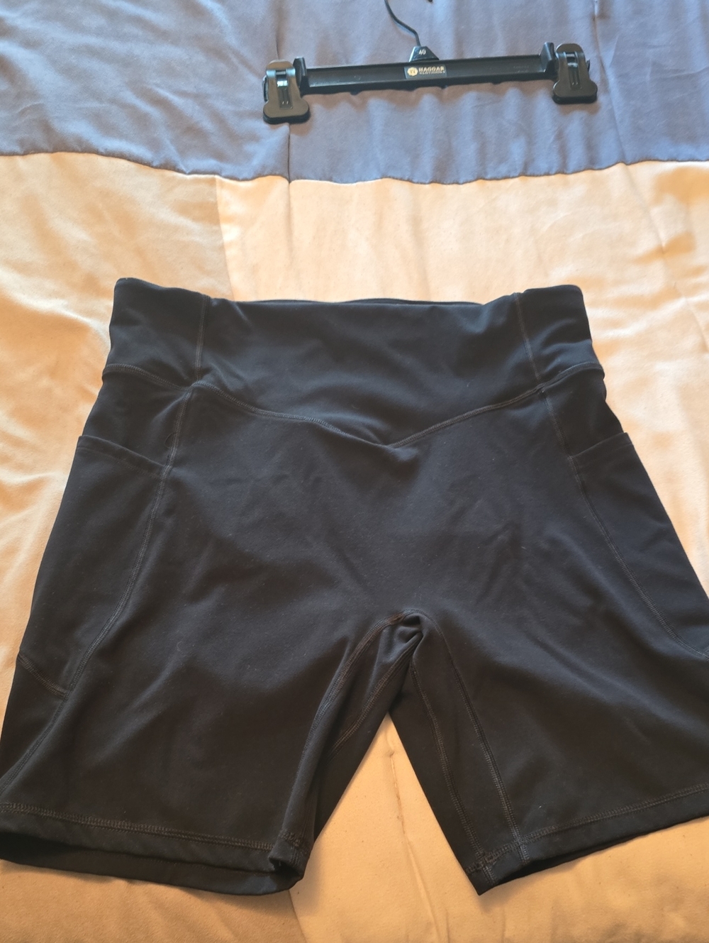Iuga Women's Black High-Waist Active Shorts